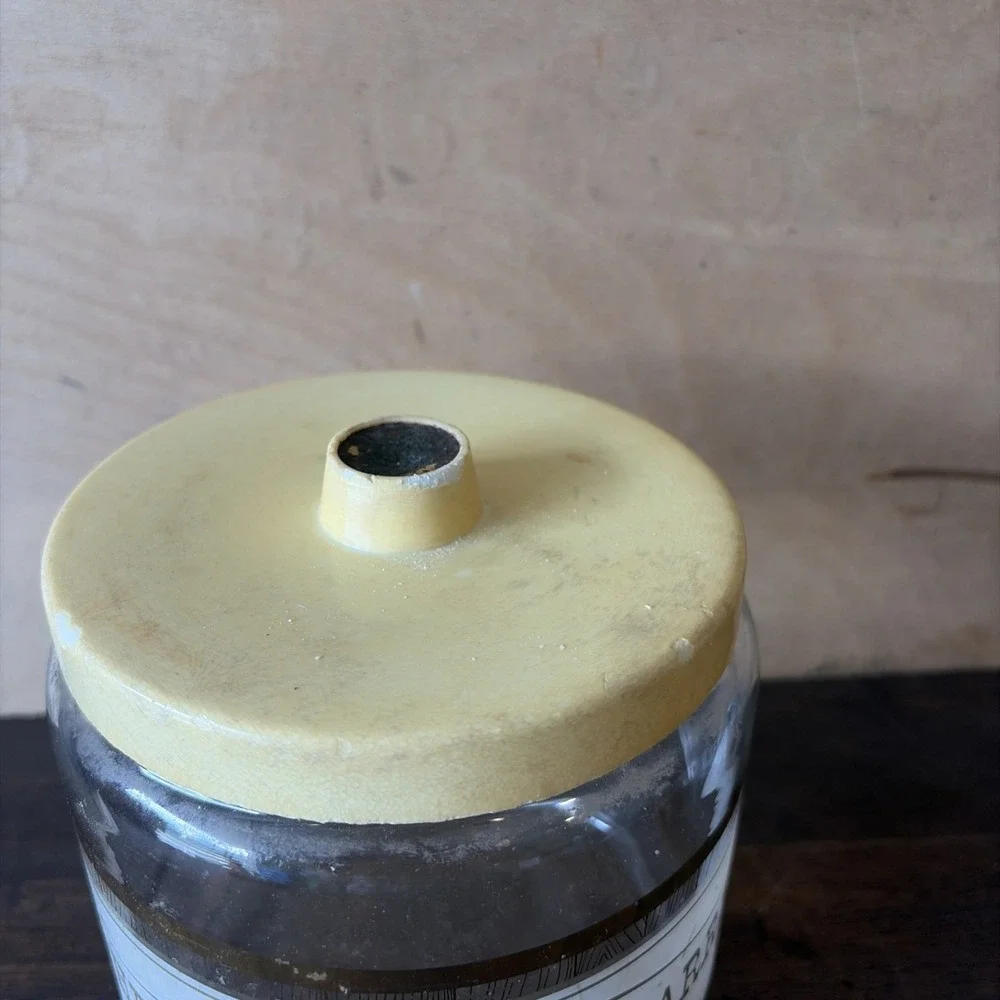 VINTAGE  PYREX  THE CRACKER BARREL W/ PLASTIC LID